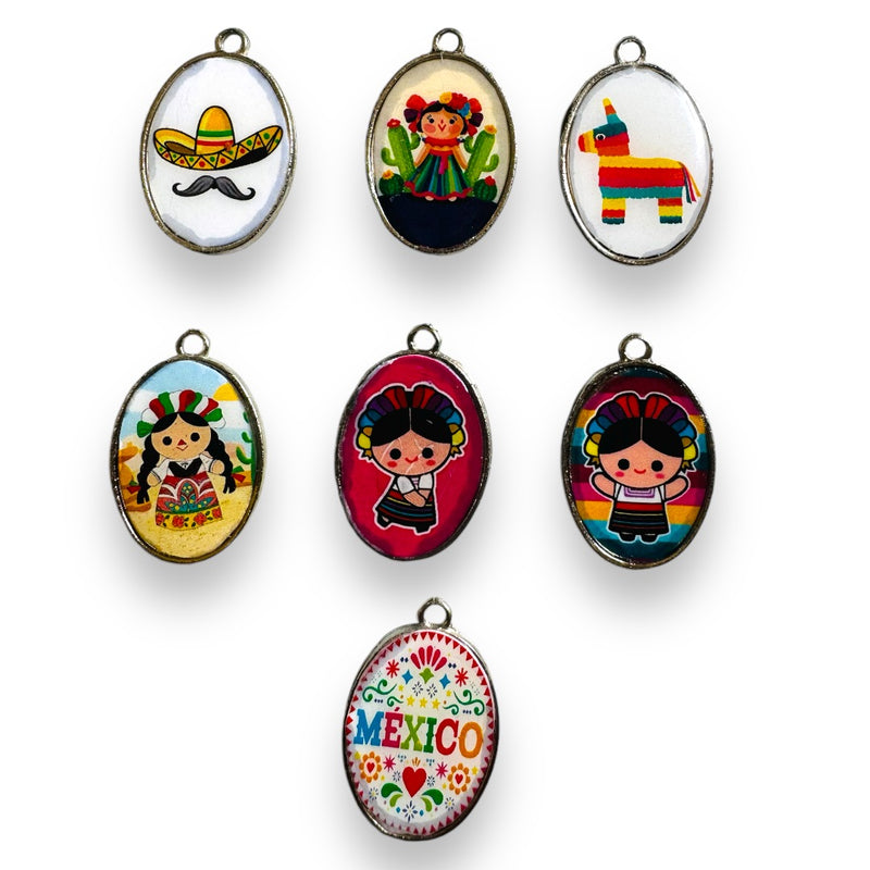 Dije Modelos Patrios Oval Encapsulada de Metal Base Plateada