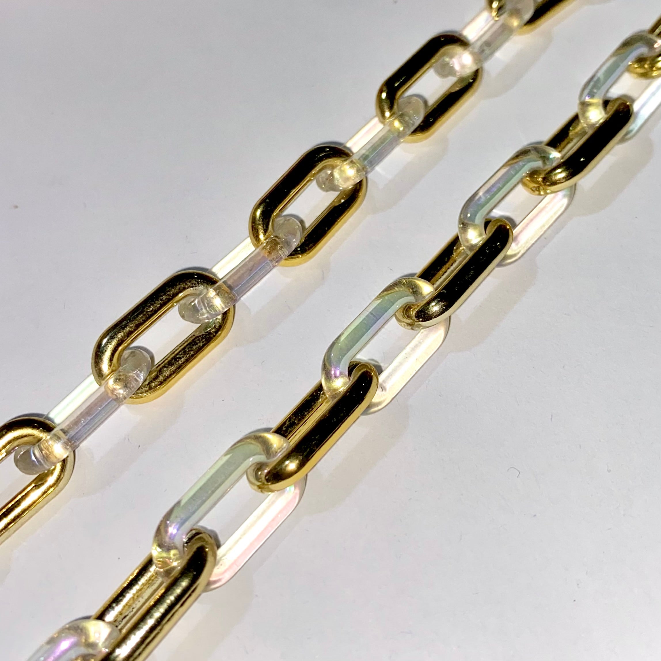 Cadena Dorada Tornasol Gruesa de Acrílico 3