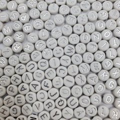 Pastilla Blanca con Letra Plateada acrilicos - Accesorios Rubi