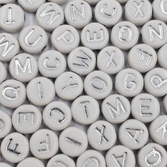 Pastilla Blanca con Letra Plateada acrilicos - Accesorios Rubi