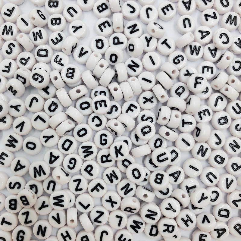 Pastilla Blanca con Letra Negra acrilicos - Accesorios Rubi