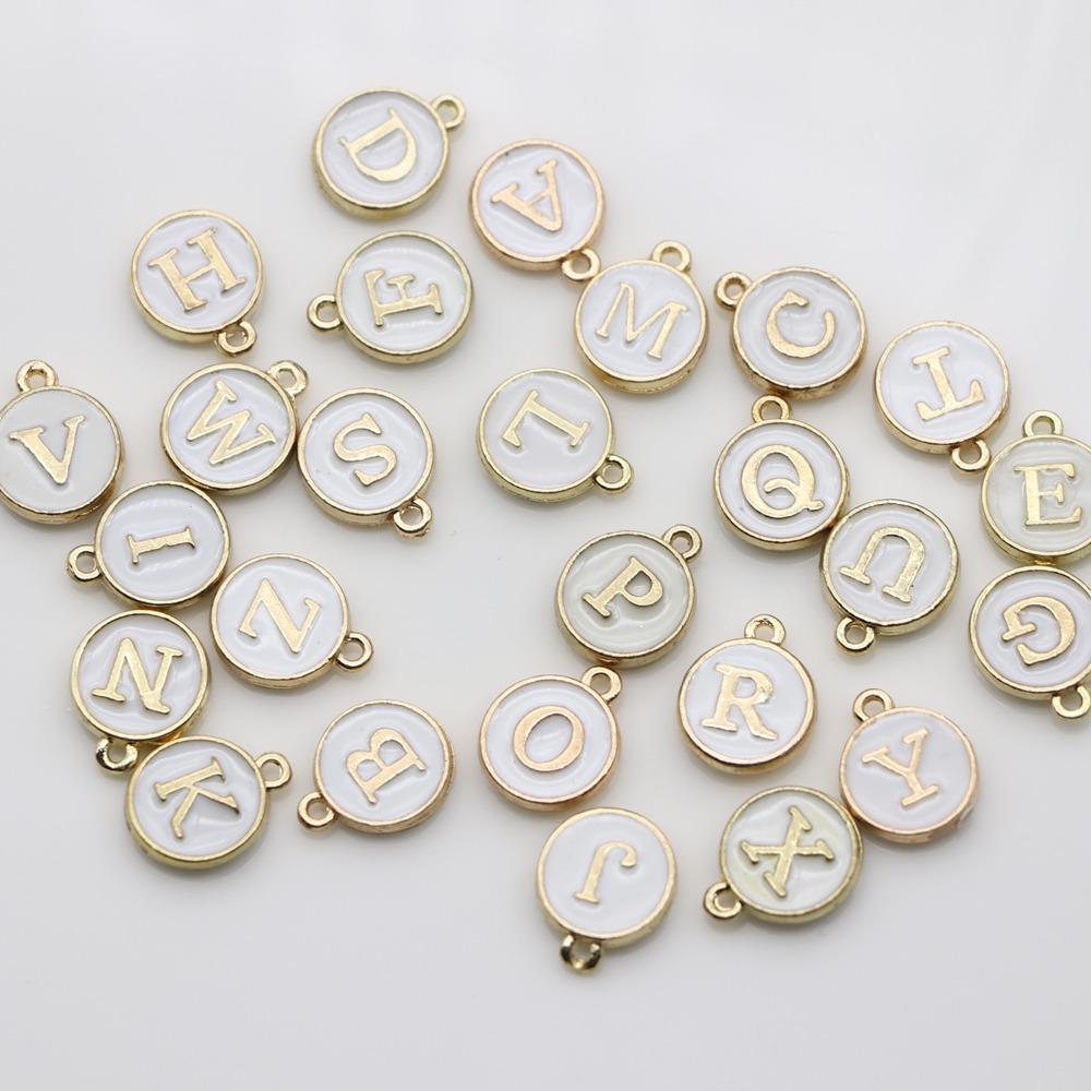 Dije Letra Esmaltada Blanca con Dorado Dije - Accesorios Rubi