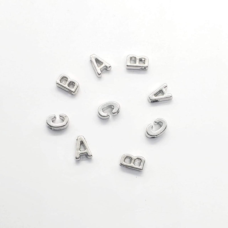 Dije Letra Mini Chapa de Rodio Dije - Accesorios Rubi