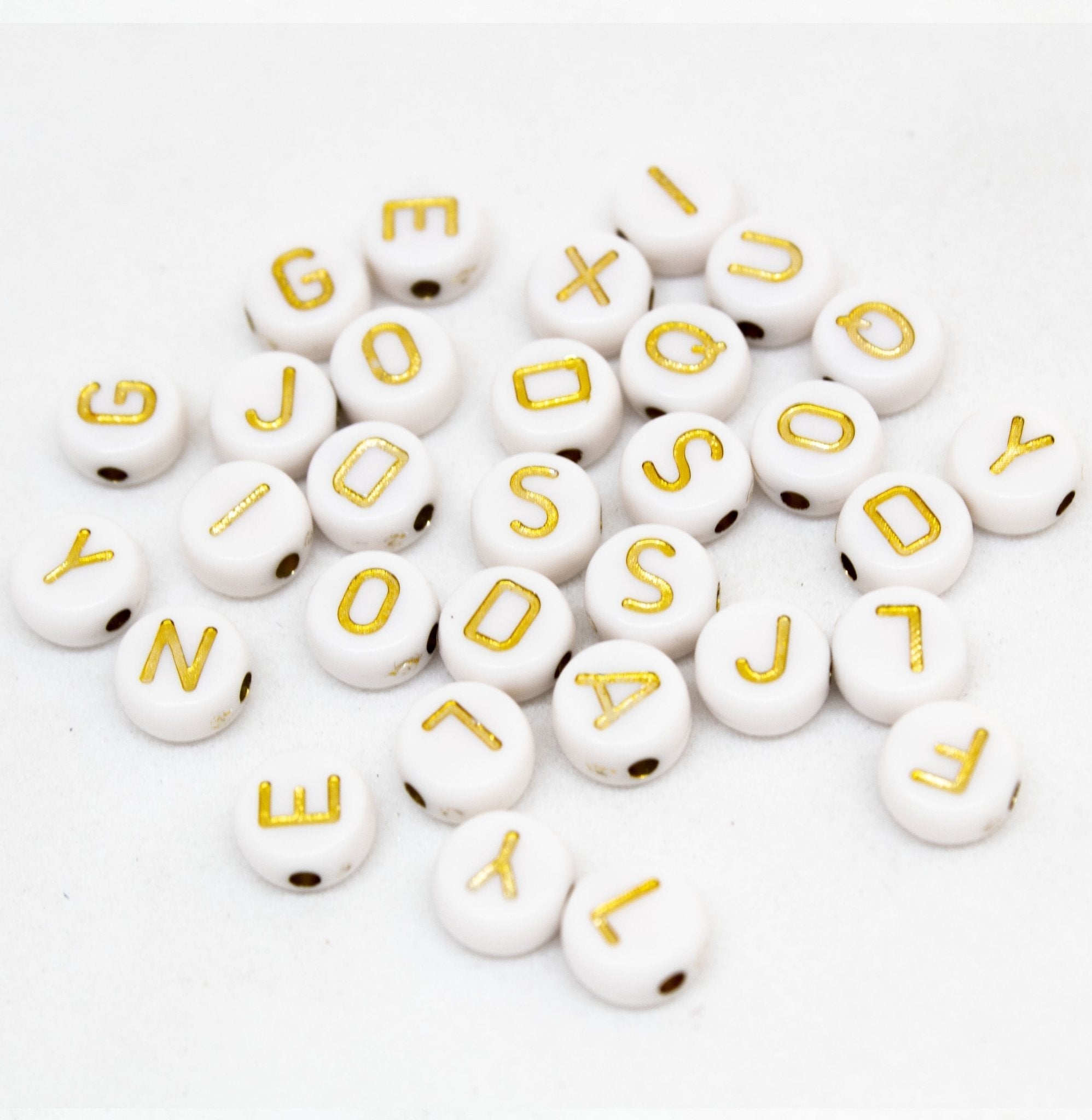 Paquete Pastilla Blanca con Vocal Dorada 50 Piezas acrilicos - Accesorios Rubi