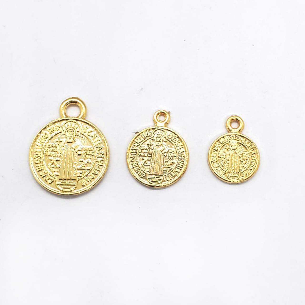 Dije Medalla San Benito 24K Dije - Accesorios Rubi