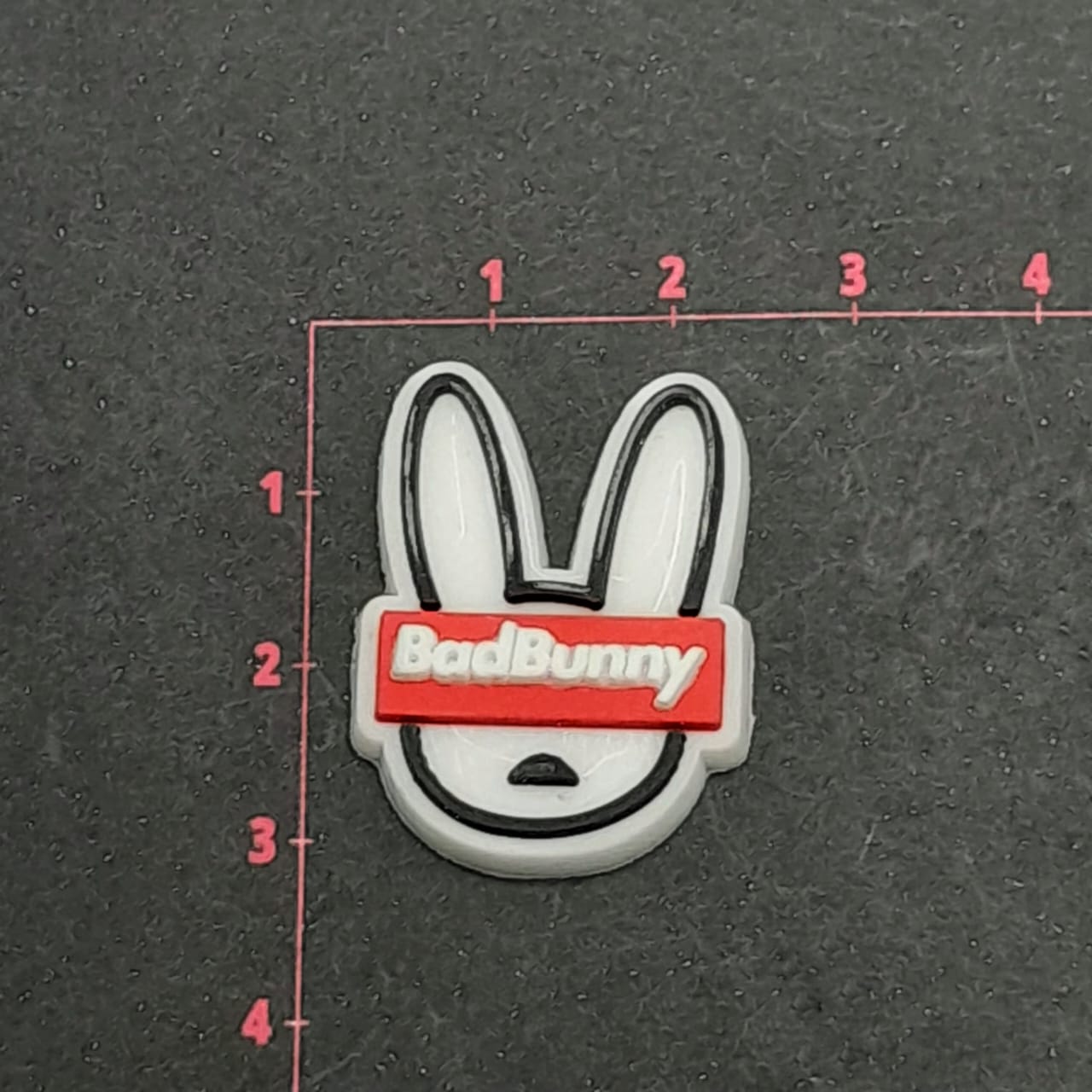 Dije Bad Bunny de Goma Dije - Accesorios Rubi