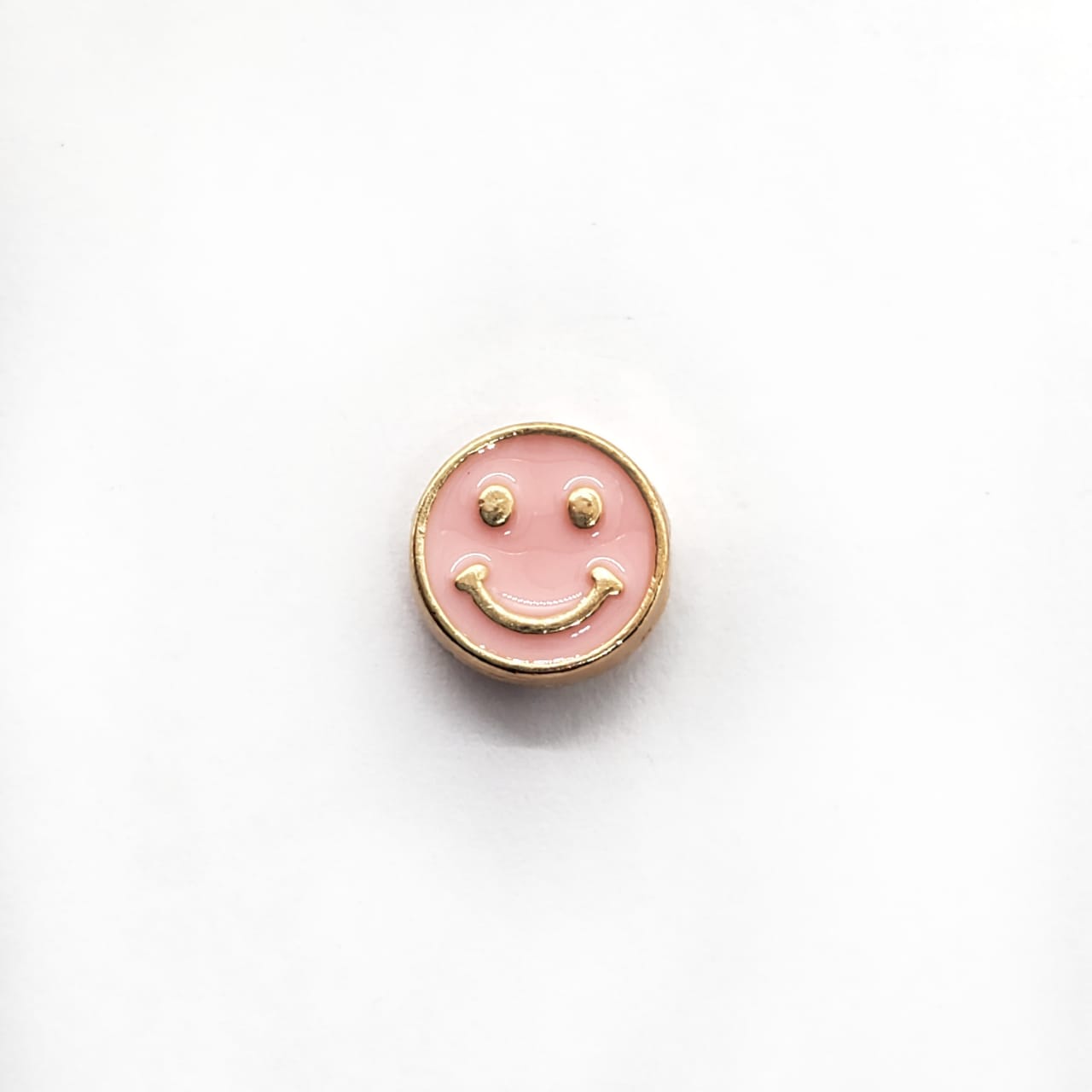 Dije Carita Feliz Esmaltada Transversal de Metal Dije - Accesorios Rubi