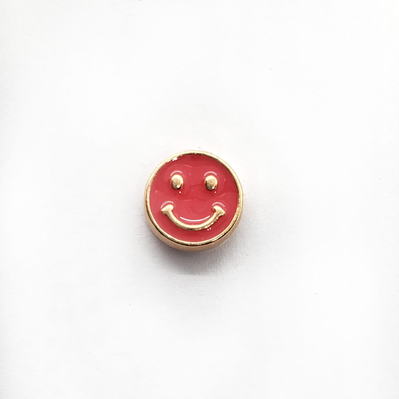 Dije Carita Feliz Esmaltada Transversal de Metal Dije - Accesorios Rubi