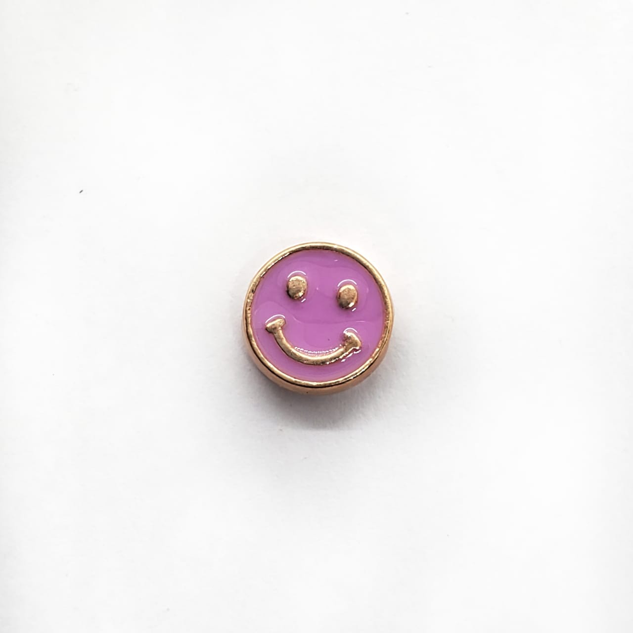 Dije Carita Feliz Esmaltada Transversal de Metal Dije - Accesorios Rubi