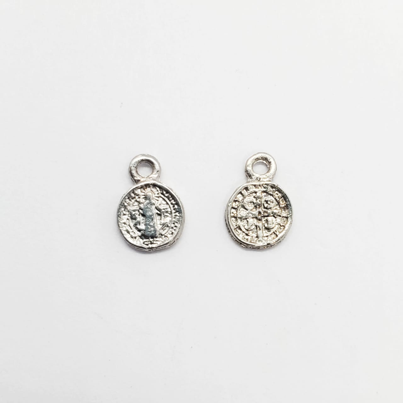 Dije San Benito Chapa de Rodio Dije - Accesorios Rubi