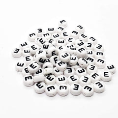 Paquete LETRA INDIVIDUAL Pastilla Blanca con Letra Negra acrilicos - Accesorios Rubi