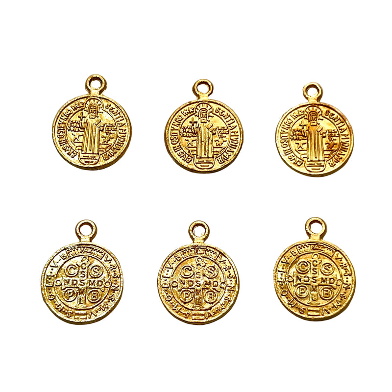 Dije San Benito un ojal mediano metal