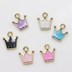 Dije Corona plana esmaltada Dije - Accesorios Rubi